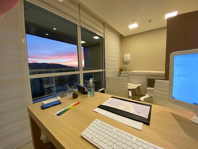 Por do sol da minha mesa.jpg